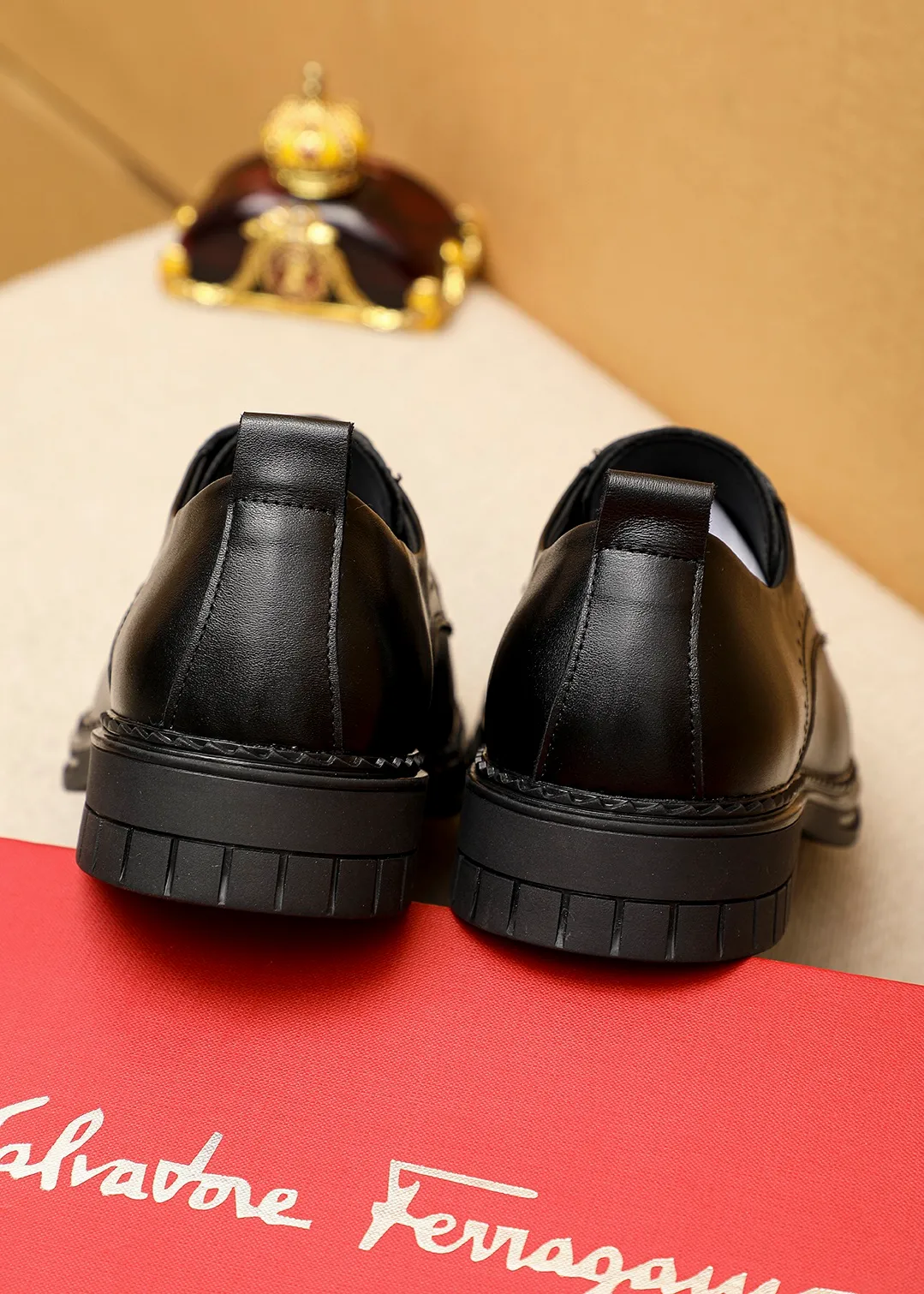 Men's shoes 💰462 💐 Product trademark: Ferragamo "Ferragamo" business leather shoes Regular size: 38-44 (45.46🉑️customized) Product materials: Selected imported first-layer calfskin upper, imported water-dyed cowhide leather lining. Strong three-dimensional visual effect, rubber outsole Color: 1⃣️color optional